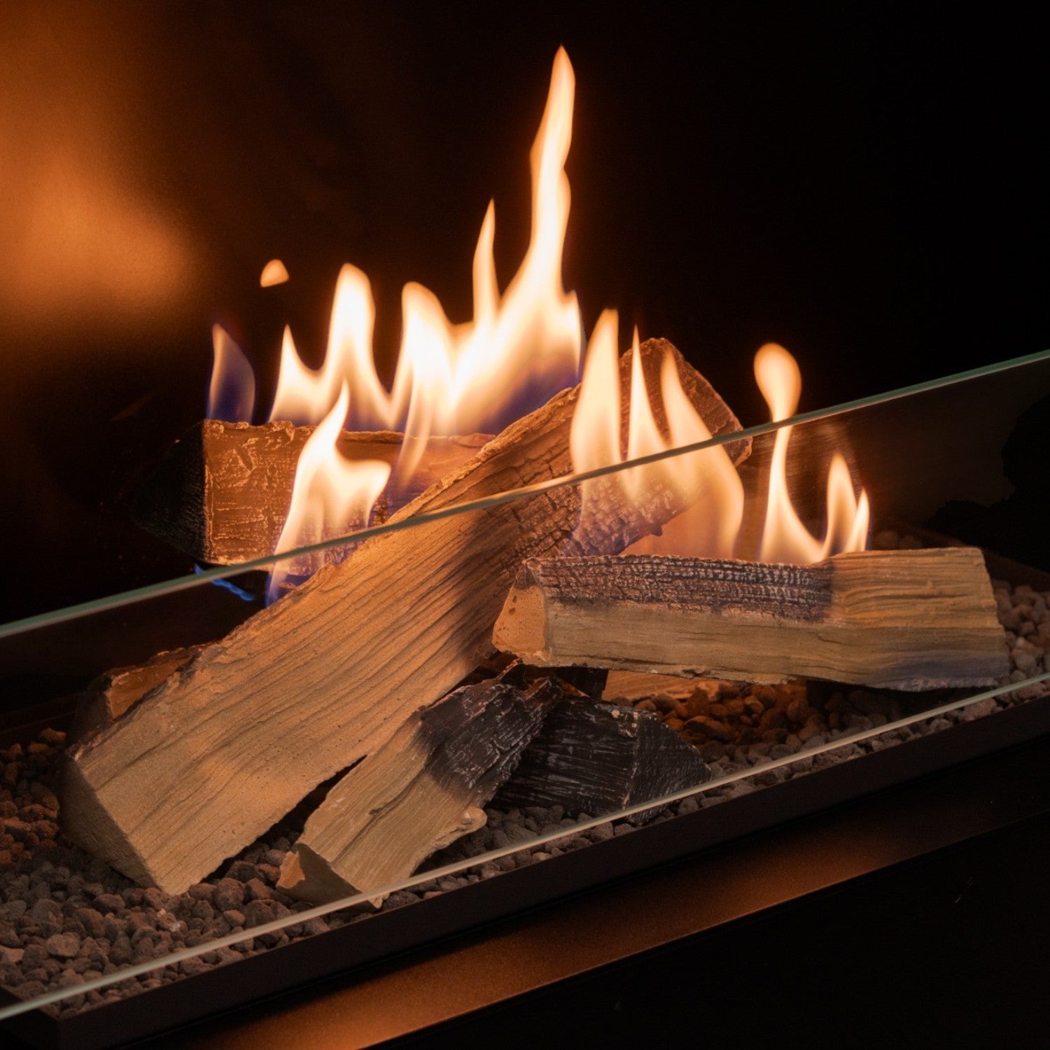 Planika FLA4 990 Logs – Fjernstyrt biopeisbrenner med realistiske vedkubber