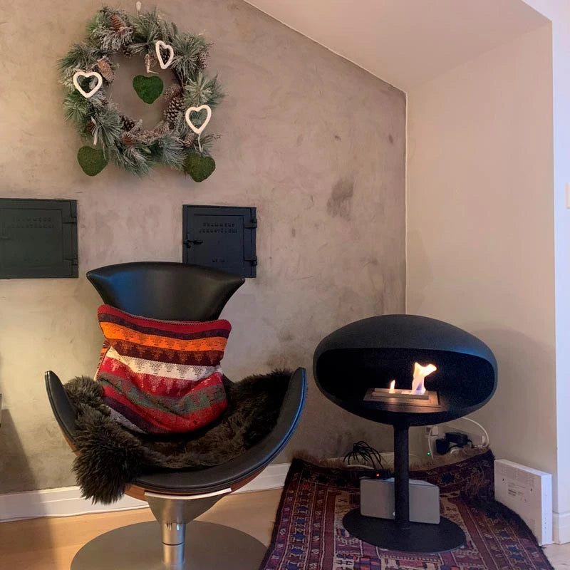 Cocoon Pedestal – Matt Svart m. Svart Fot